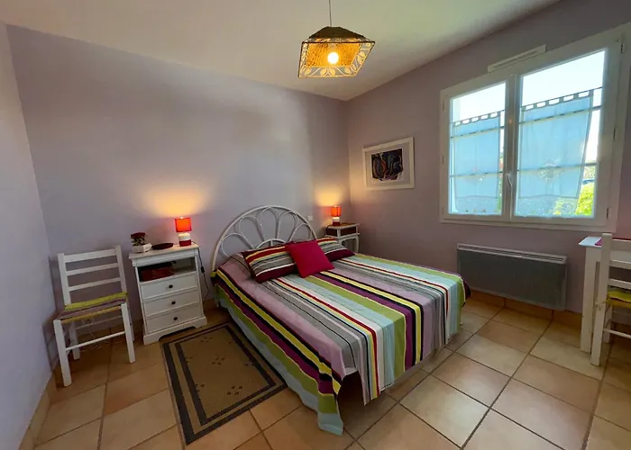 Hébergement de vacances Maison Spacieuse Avec Jardin, Proche Forêt Et Plage, 3 Chambres, équipements De Loisirs, Parking Privé - Fr-1-323-435 *