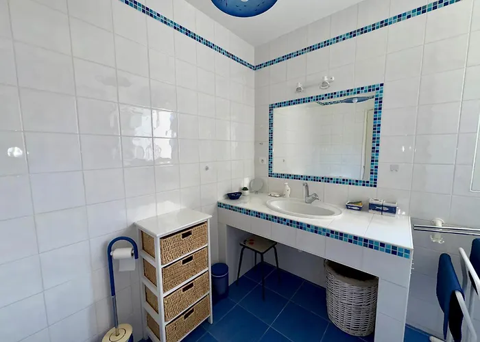 Hébergement de vacances Maison Spacieuse Avec Jardin, Proche Forêt Et Plage, 3 Chambres, équipements De Loisirs, Parking Privé - Fr-1-323-435 *