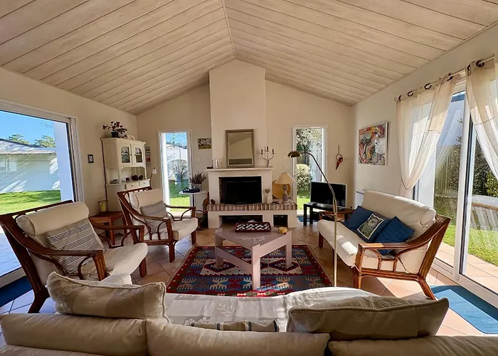 Maison Spacieuse Avec Jardin, Proche Forêt Et Plage, 3 Chambres, équipements De Loisirs, Parking Privé - Fr-1-323-435 Hébergement de vacances