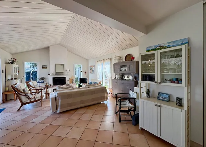 Maison Spacieuse Avec Jardin, Proche Forêt Et Plage, 3 Chambres, équipements De Loisirs, Parking Privé - Fr-1-323-435 *