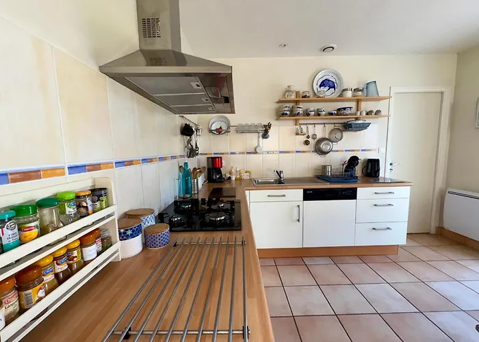 Hébergement de vacances Maison Spacieuse Avec Jardin, Proche Forêt Et Plage, 3 Chambres, équipements De Loisirs, Parking Privé - Fr-1-323-435